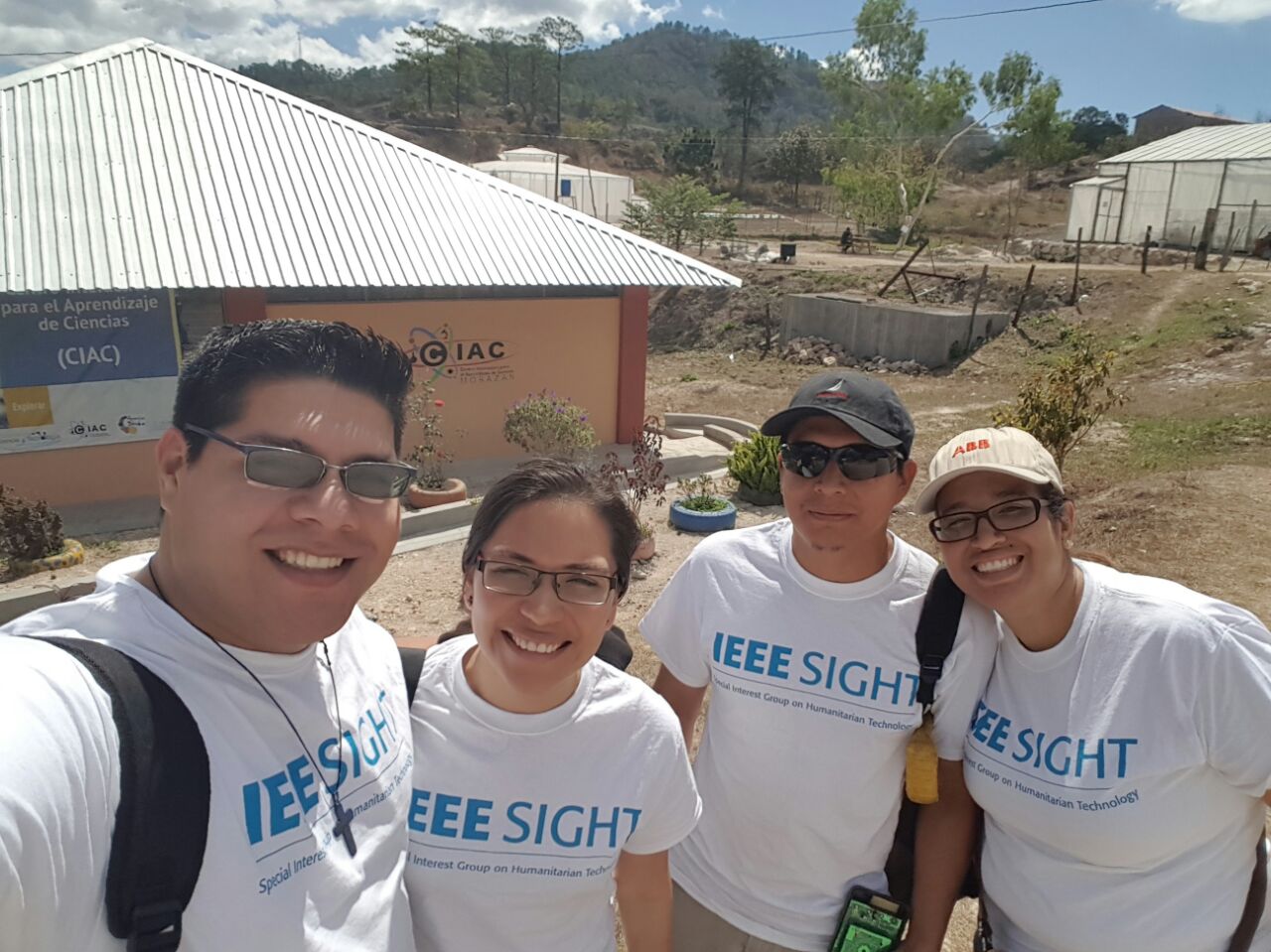 Visita de grupo SIGHT a comunidad en Perkín